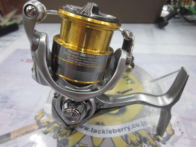 DAIWA 18 FREAMS LT2500S-DH フィッシングリール 極美品 DAIWA（釣り） ダイワ 18フリームス LT2500S−DH