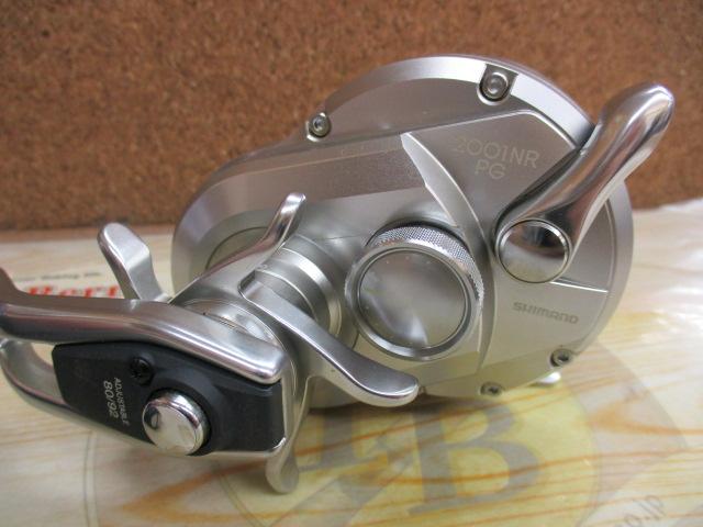 SHIMANO - シマノ 17オシアジガー2001NRPG 03674 極美品 シマノ(SHIMANO) 17 オシアジガー 2001NR-PG 左巻き 036742