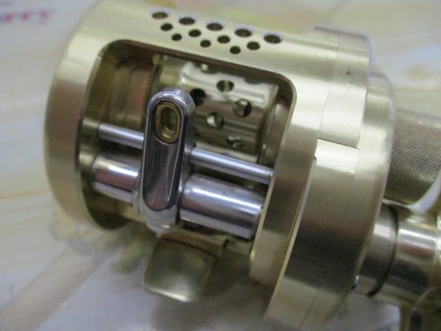 01 カルカッタコンクエスト 101 シマノ 01 カルカッタ コンクエスト 101 左 SHIMANO CALCUTTA