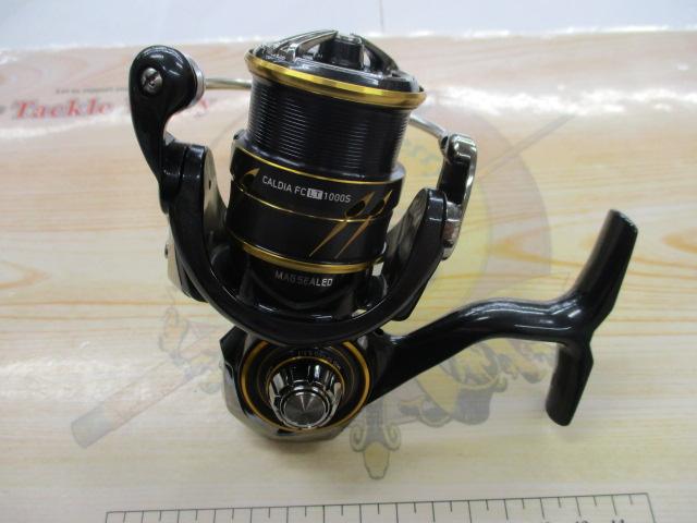 DAIWA - Daiwa ダイワ/スピニングリール/21カルディア/CALDIA FC LT 1000S/00060281/Bランク/62【中古】 ダイワ カルディア FC LT1000S (リール) 価格比較 - 価格.com