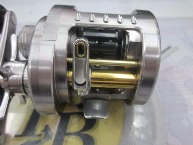 SHIMANO - 美品 10カルカッタコンクエスト　100DC 10カルカッタコンクエスト 100DC (右) カルカッタコンクエスト