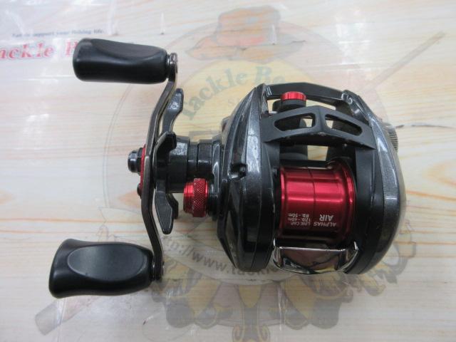 ALPHAS AIR 7.2 ベイトリール ブラック/レッド ダイワ(DAIWA) アルファス AIR 7.2L (左ハンドル)(お取り寄せ