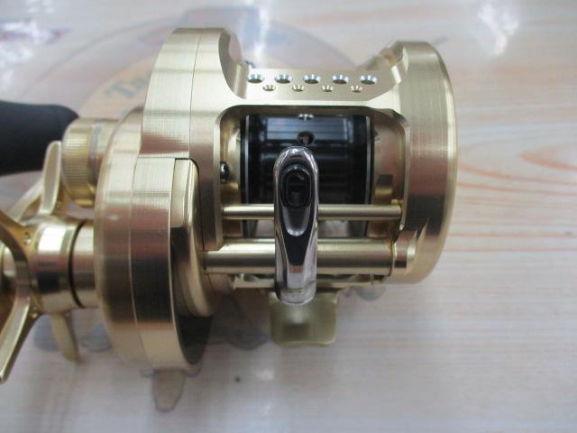 14カルカッタコンクエスト200　美品！ シマノ(SHIMANO) 14カルカッタ コンクエスト 200 032041