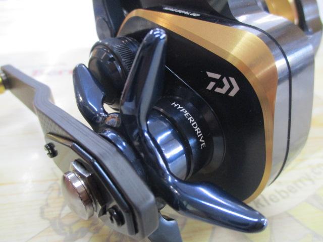 22ソルティガ　15H-SJ 未使用品　右 ダイワ ベイトリール 22ソルティガ 15H-SJ(右)(15H-SJ): リール