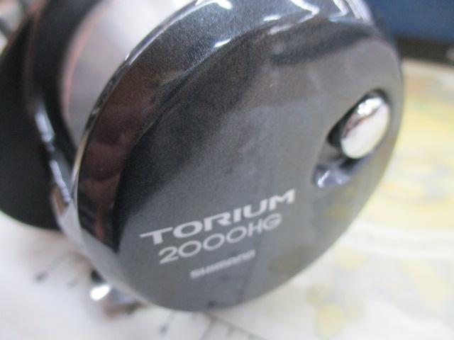 【新品未使用】シマノ　TORIUM2000HG シマノ トリウム 2000HG 右 (リール) 価格比較 - 価格.com
