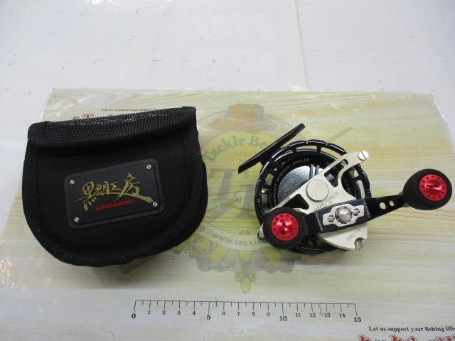 カセ筏師 ディープフォース V80-BG ブラック/ゴールド(左)