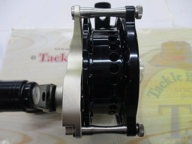 カセ筏師 ディープフォース V80-BG ブラック/ゴールド(左)