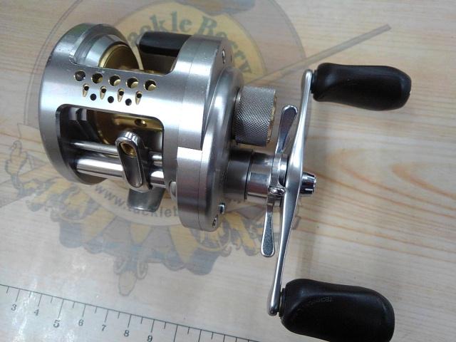 シマノ　カルカッタコンクエスト201DC 03カルカッタコンクエスト SHIMANO シマノ 03カルカッタコンクエスト 201DC キズ有 箱付
