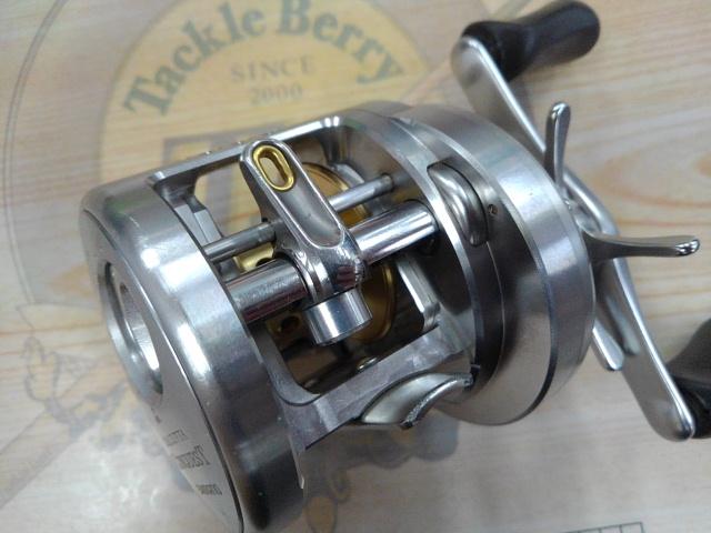 シマノ　03 カルカッタコンクエスト201DC 難あり SHIMANO シマノ 03カルカッタコンクエスト 201DC キズ有 箱付