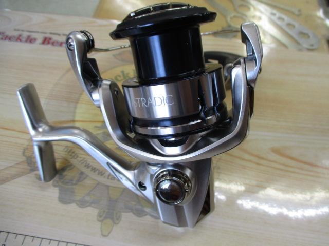 SHIMANO - 【中古/極上品】 シマノ 19 ストラディック 4000MHG   /O017M Amazon | シマノ(SHIMANO) スピニングリール 19 ストラディック