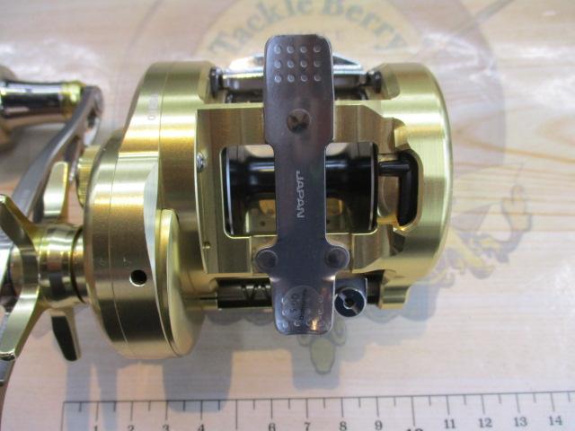 シマノ カルカッタコンクエスト15.401 シマノ(SHIMANO) 18カルカッタコンクエスト 401(左) ○廃番