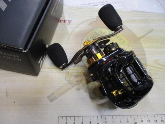 ダイワ　モアザン morethan PESV8.1R-TW Amazon.com: Daiwa. MORETHAN PE SV8.1L-TW. Mango izquierdo