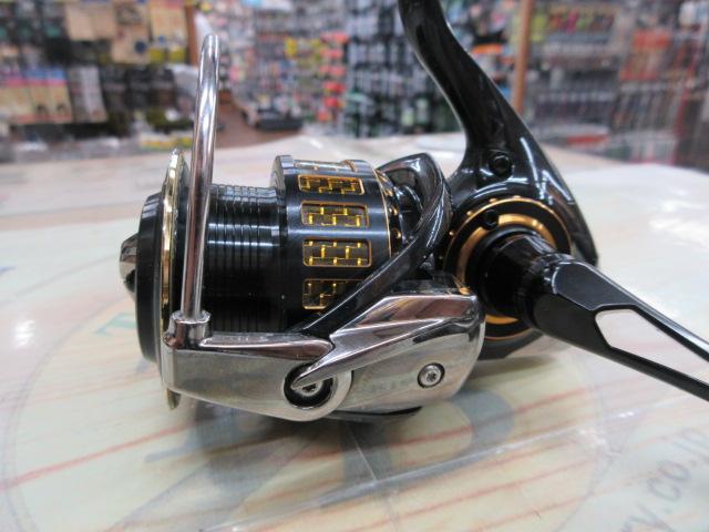 ダイワ 17モアザン 3012H 中古美品 DAIWA ダイワ スピニングリール 17モアザン 3012H - 中古釣り