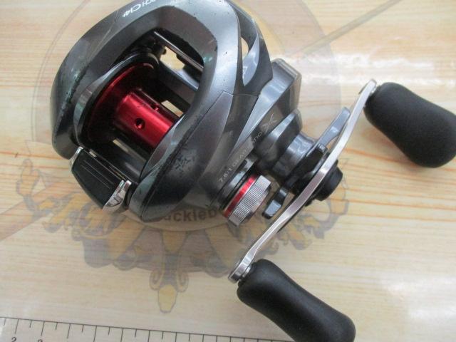 シマノ　クロナークCI4 150HG ベイ　7.6:1 ギア比 ブラック/レッド シマノ クロナークCI4 150HG ベイ 7.6:1 ギア比 ブラック/レッド