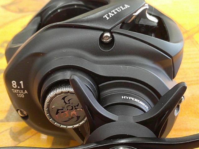 未使用 ダイワ 24 タトゥーラ TW 100XH ベイトリール DAIWA（釣り） ダイワ 24 タトゥーラ TW 100 右ハンドル (2024年