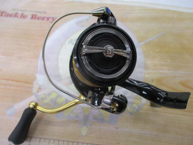 【極美品】23レガリス　LT2000S-P ダイワ 23レガリス LT2000S-P 美品 ゴメクサスダブルハンドル