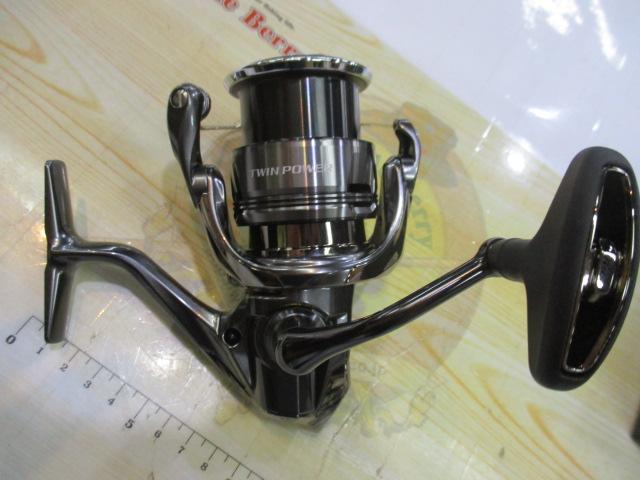 SHIMANO - 【中古/極上品】 シマノ 24 ツインパワー 4000M   /Q114M 楽天市場】【中古/極上品】 シマノ 24 ツインパワー 4000M