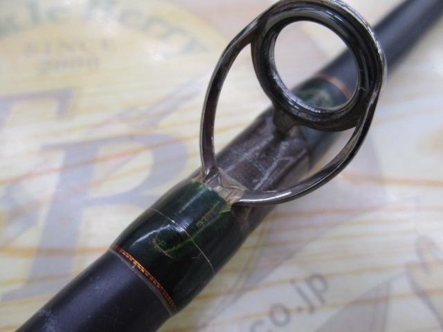 デストロイヤー F8-78DG(オロチフュージコンタクト)マットブラックリールシート スラントブリッジ