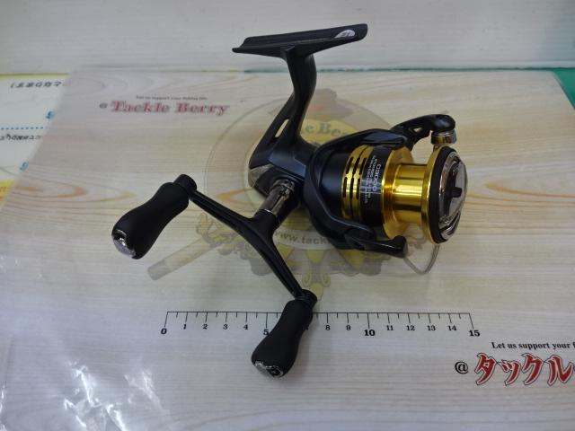 未使用に近い　22サハラ　C3000DH　ベアリング5つ組込み　釣行1日数時間 未使用に近い 22サハラ C3000DH ベアリング5つ組込み 釣行1日数