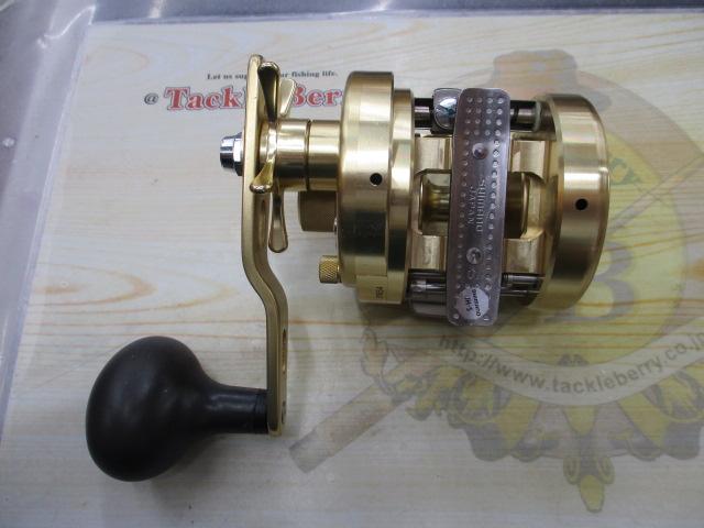 カルカッタコンクエスト800F シマノ 04カルカッタコンクエスト 800F/M376M ベイトリール 美品
