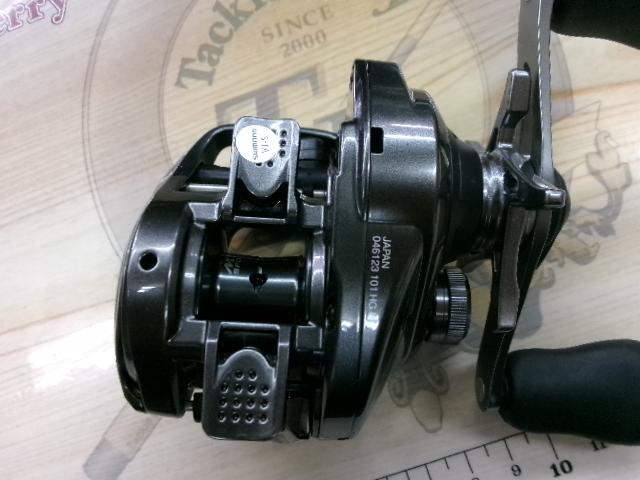 23 メタニウム 101HG シマノ ベイトリール 23メタニウム 101HG(左): 釣具の