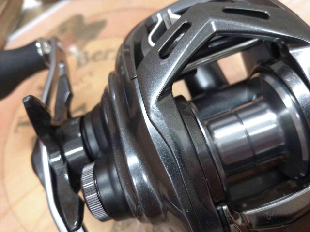 ③ ダイワ　20アドミラA100HX（右、中古） DAIWA ダイワ/20アドミラA100XHL ベイトリール ADMIRA A 100XHL