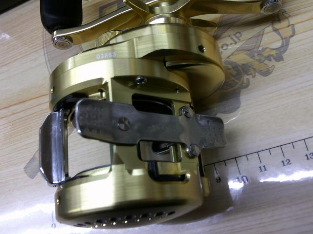 18カルカッタコンクエスト300美品中古 シマノ(SHIMANO) 18 カルカッタコンクエスト 300 R 右巻き
