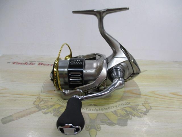 シマノツインパワーC2000HGSです Amazon | シマノ(SHIMANO) スピニングリール 15 ツインパワー