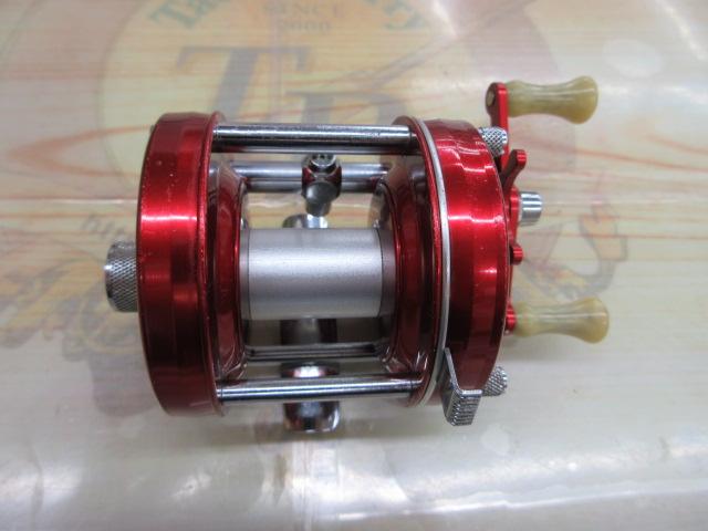 △中古美品　アブガルシア　アンバサダー5000 レッドAbu Garcia オールドアブABU ambassadeur 5000 WINCH3.8:1 - ABU's memory
