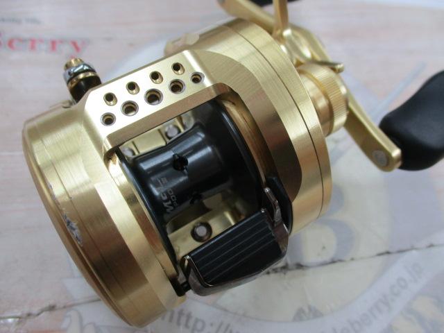 タケ　21カルカッタコンクエスト　200HG 美品 オフセットクラッチ】21カルカッタコンクエスト200シリーズ対応 KDW