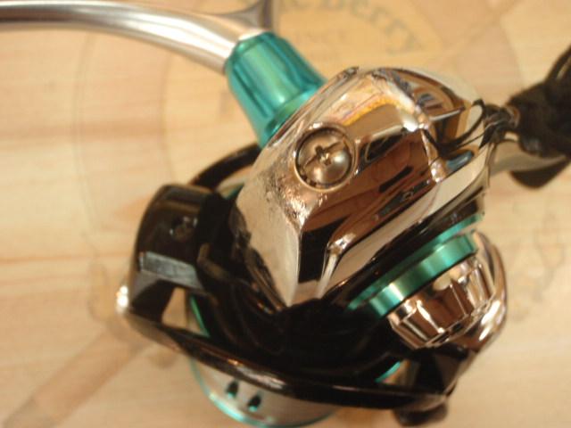 美品　エメラルダス LT 3000S-C-DH ダイワ エメラルダス LT 3000S-C-DH (リール) 価格比較 - 価格.com