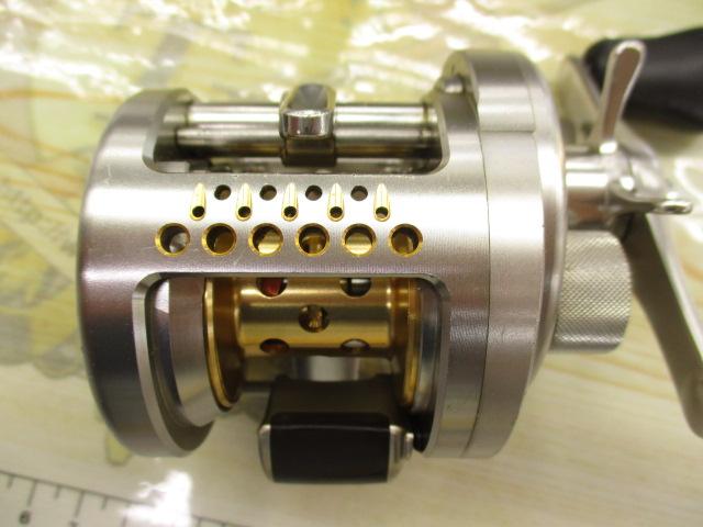 04 カルカッタコンクエストDC 250 シマノ カルカッタ コンクエスト DC 100HG 右 (リール) 価格比較