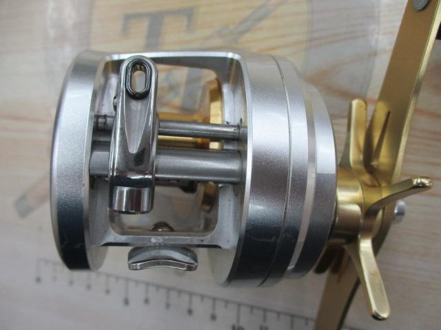 Shimano Calcutta 401Fシルバー リール ほぼ未使用品 Yahoo!オークション -「カルカッタ 401 401」の落札相場・落札価格