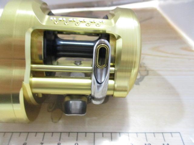 【新品未使用】シマノ23 カルカッタコンクエスト MD 400XG シマノ(SHIMANO) 23 カルカッタコンクエストMD 400XGLH 右