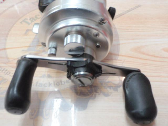 CALCUTTA12 100 リール 未使用 SHIMANO シマノ 12 カルカッタコンクエスト100 ベイトリール