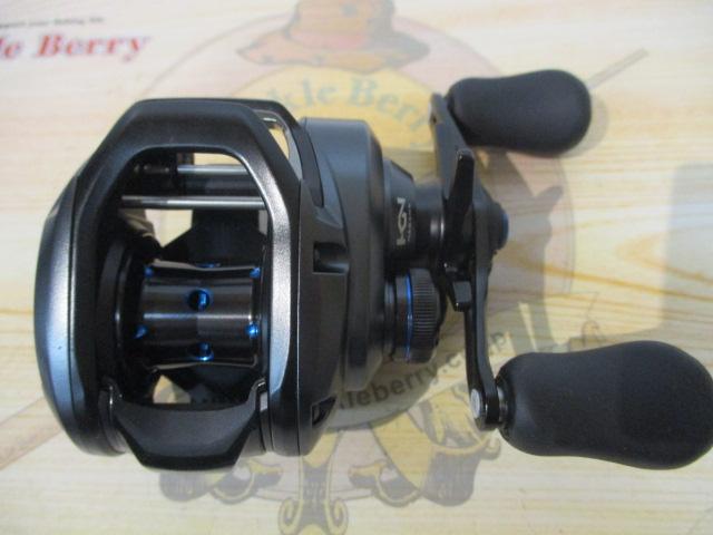 シマノ 19SLX MGL 70HG ほぼ未使用 SHIMANO シマノ 19 SLX MGL 70HG 右 ベイトリール 04048 箱付