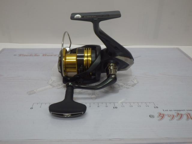 未使用に近い　22サハラ　C3000DH　ベアリング5つ組込み　釣行1日数時間 未使用に近い 22サハラ C3000DH ベアリング5つ組込み 釣行1日数時間