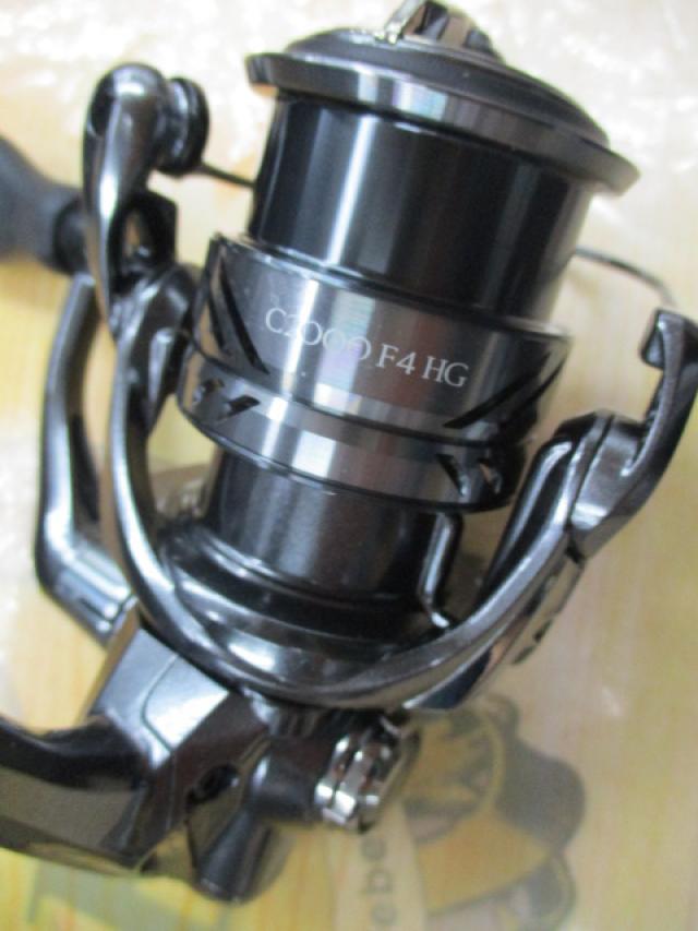 シマノ　21 コンプレックス XR C2000 F4 HG 新品未使用 シマノ コンプレックス XR C2000 F4 HG (リール) 価格比較