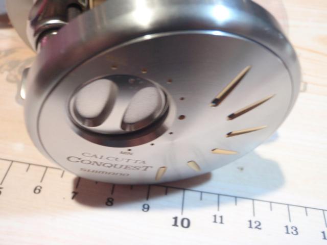 最終価格　シマノ　03カルカッタコンクエスト200DC ベイトリール シマノ カルカッタ コンクエスト DC 200 右 (リール) 価格比較