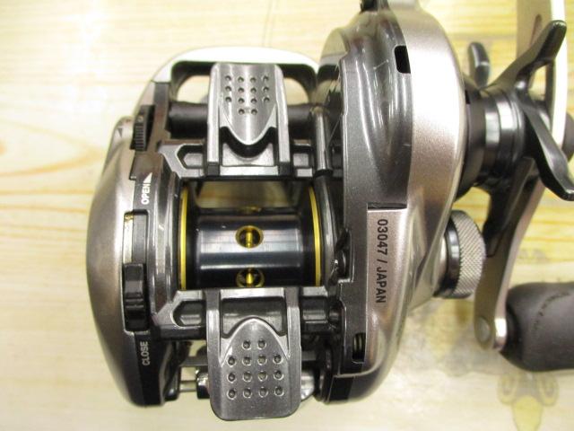 13メタニウムHG 左 Amazon | シマノ(SHIMANO) ベイトリール 13 メタニウム HG RIGHT