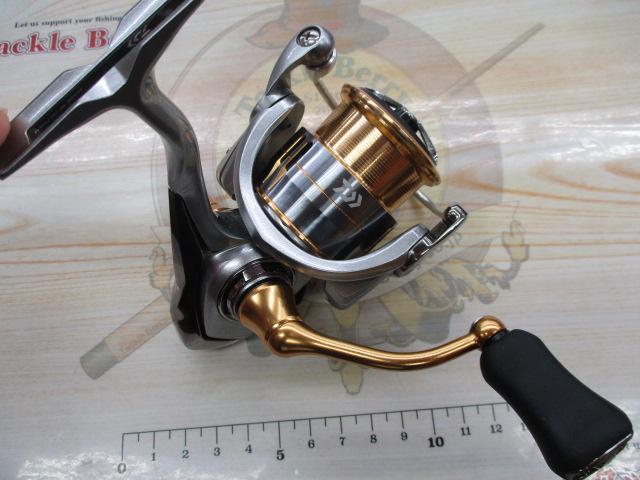 DAIWA - 【中古/未使用品】 ダイワ 18 フリームス LT 2000S   /Q038M DAIWA（釣り） ダイワ 18フリームス LT2000S