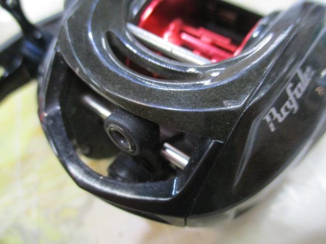 クラッチラファーレ右レッド