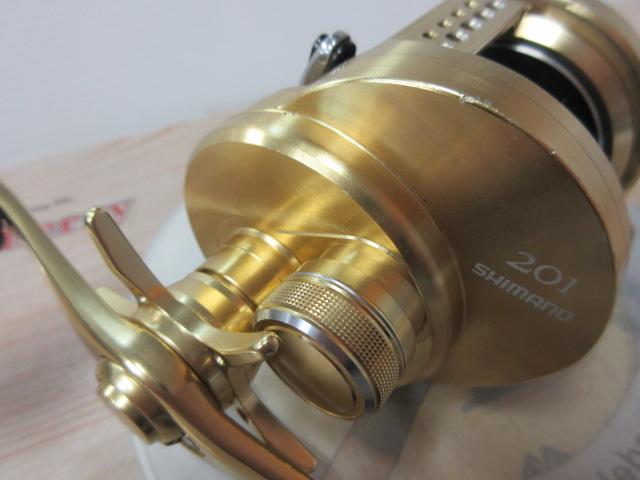 シマノ 14カルカッタコンクエスト201 左巻き 実釣未使用品 シマノ カルカッタ コンクエスト HG 201HG 左 (リール) 価格比較