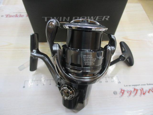 【未使用】シマノ 24 ツインパワー 4000MHG シマノ(SHIMANO) 24 ツインパワー 4000MHG+PITBULL(ピットブル