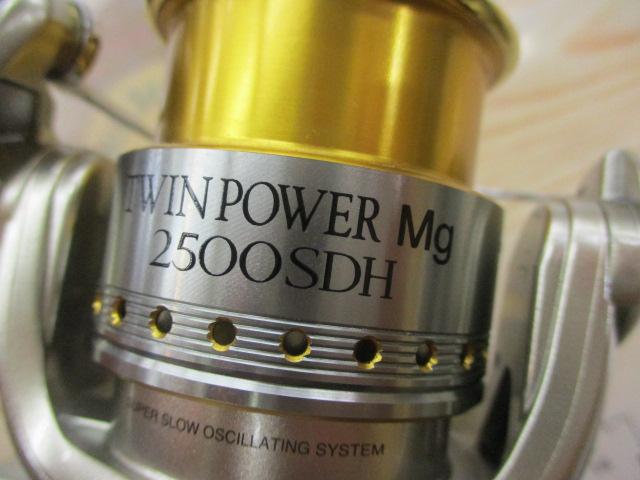 06ツインパワーmg 2500SDH 中古 シマノ(SHIMANO) 06'ツインパワーMg 2500SDH 01984｜アウトドア