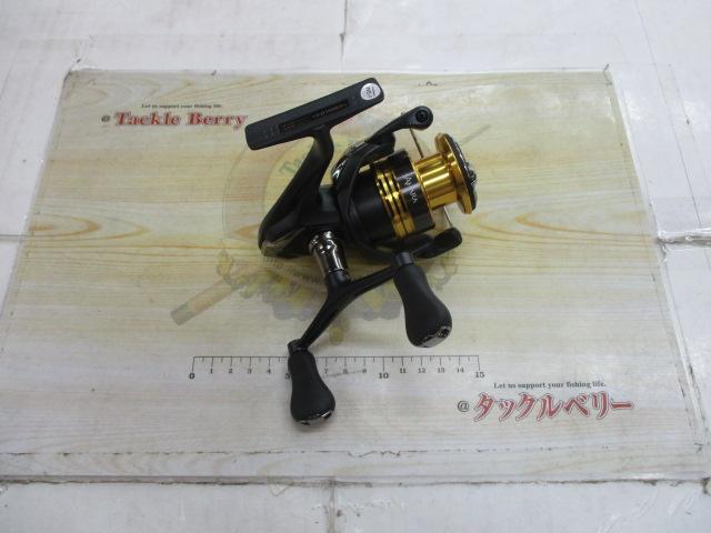 未使用に近い　22サハラ　C3000DH　ベアリング5つ組込み　釣行1日数時間 未使用に近い 22サハラ C3000DH ベアリング5つ組込み 釣行1日数時間