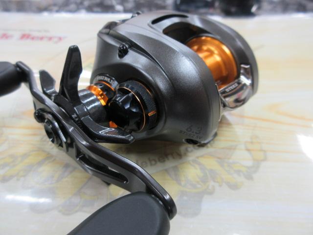 ダイワ　スティーズ　sv6.3l ベイトリール ブラック/オレンジ Amazon | ダイワ リール スティーズ SV 6.3L | ダイワ(DAIWA