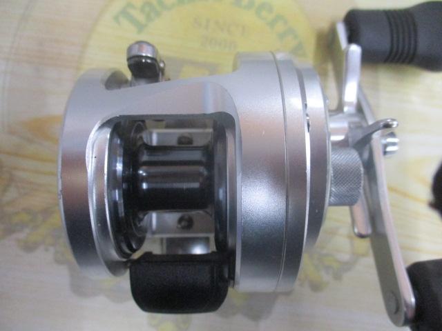美品　11オシアカルカッタ 200HG ベイトリール シマノ(SHIMANO) 11オシアカルカッタ 200HG(右ハンドル) ○廃番