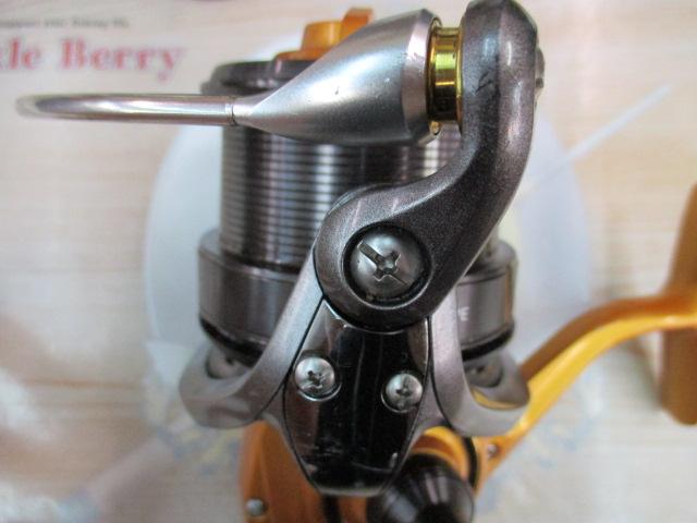 値下げ済。新品未使用キャスティズム 25 QD 15PE ATDスプール付 ダイワ 15キャスティズム 25QD 15PE/Q400M 投げ釣り用リール