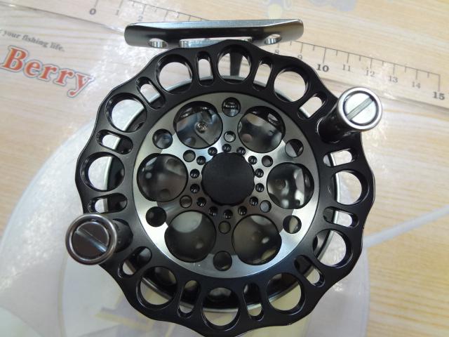 インヴィクタクロダイRND BG(ブラック/ガンメタ)